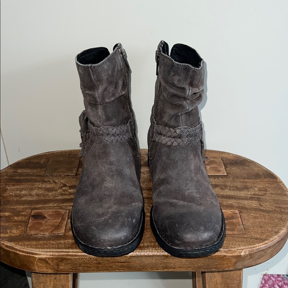 Born’s Ouvea women round toe ankle booties